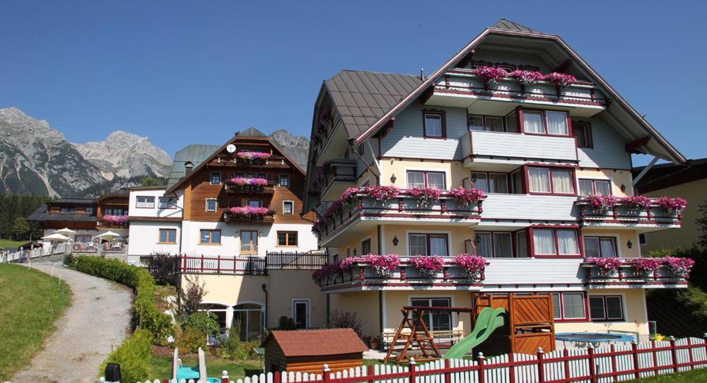 Hotel Neuwirt Ramsau am Dachstein Bagian luar foto